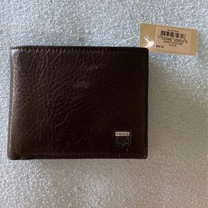 BNWT Men’s wallet! (Fossil)